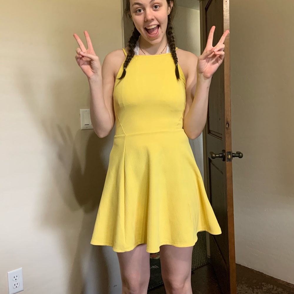 Adorable yellow dress!